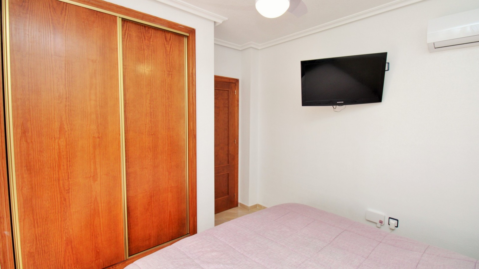 Sale - Town house -
San Miguel de Salinas