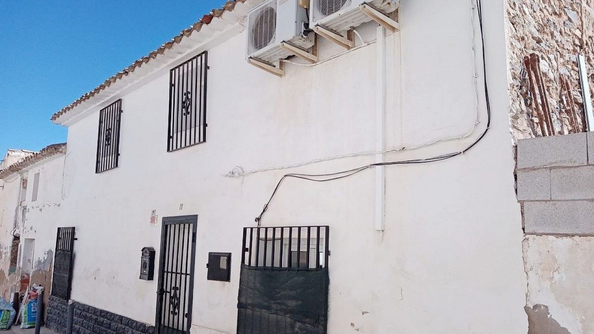 Sale - Town house -
SAX