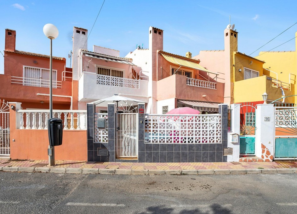 Sale - Town house -
Torrevieja - Aguas nuevas 1