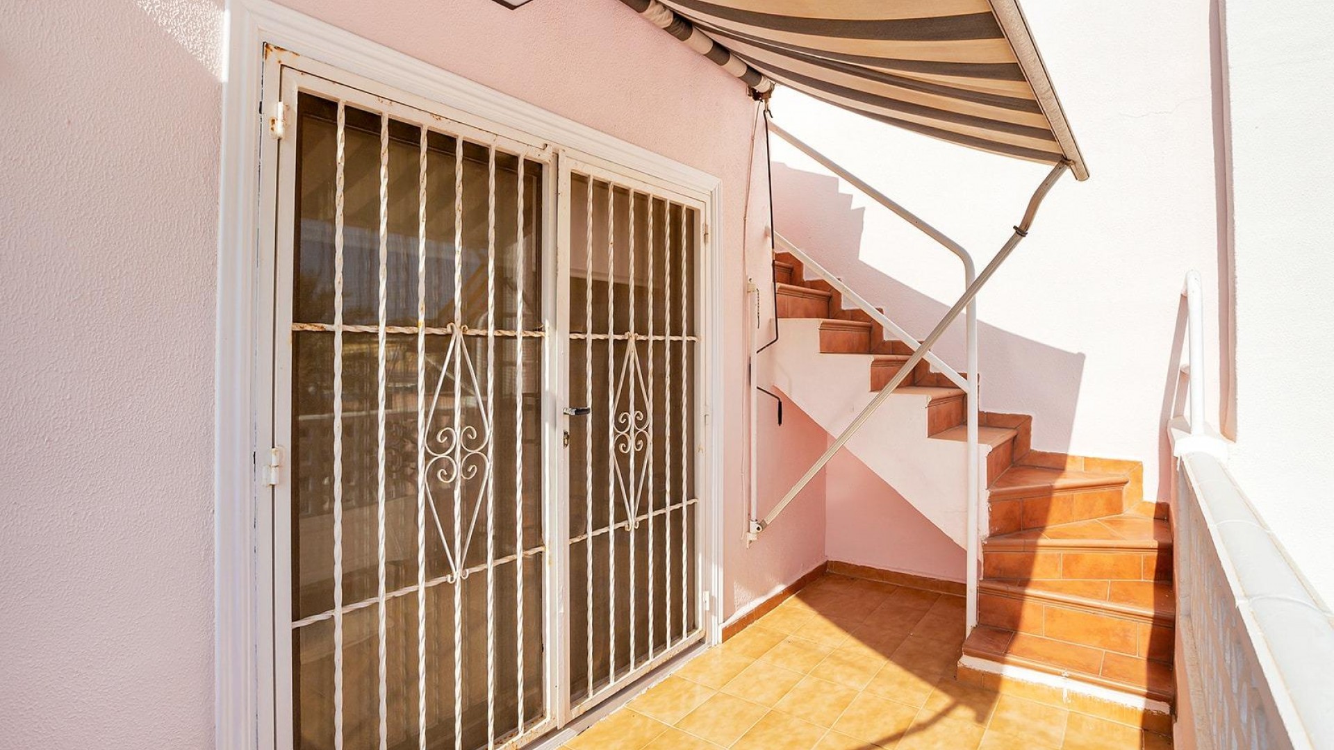 Sale - Town house -
Torrevieja - Aguas nuevas 1