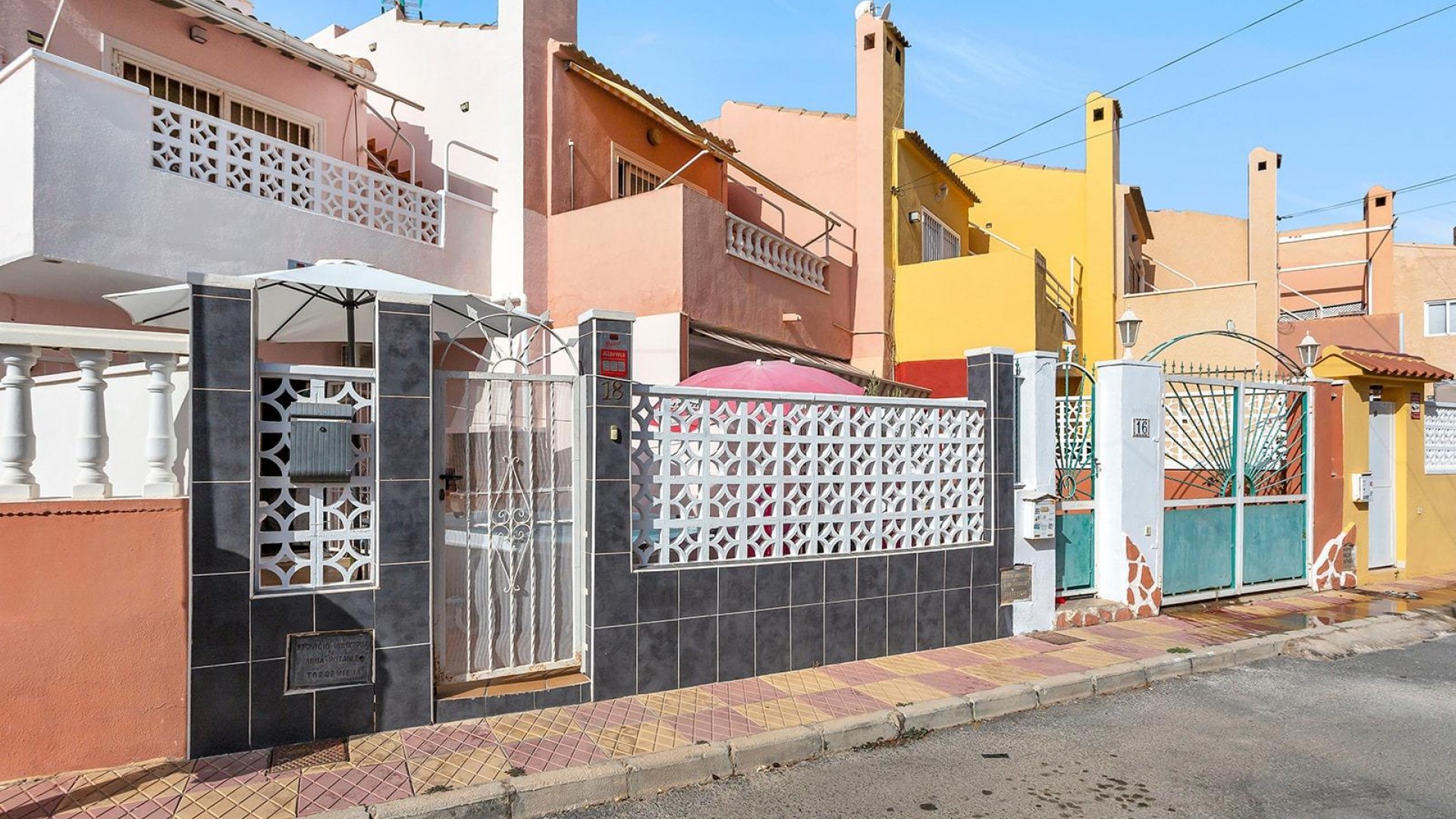 Sale - Town house -
Torrevieja - Aguas nuevas 1