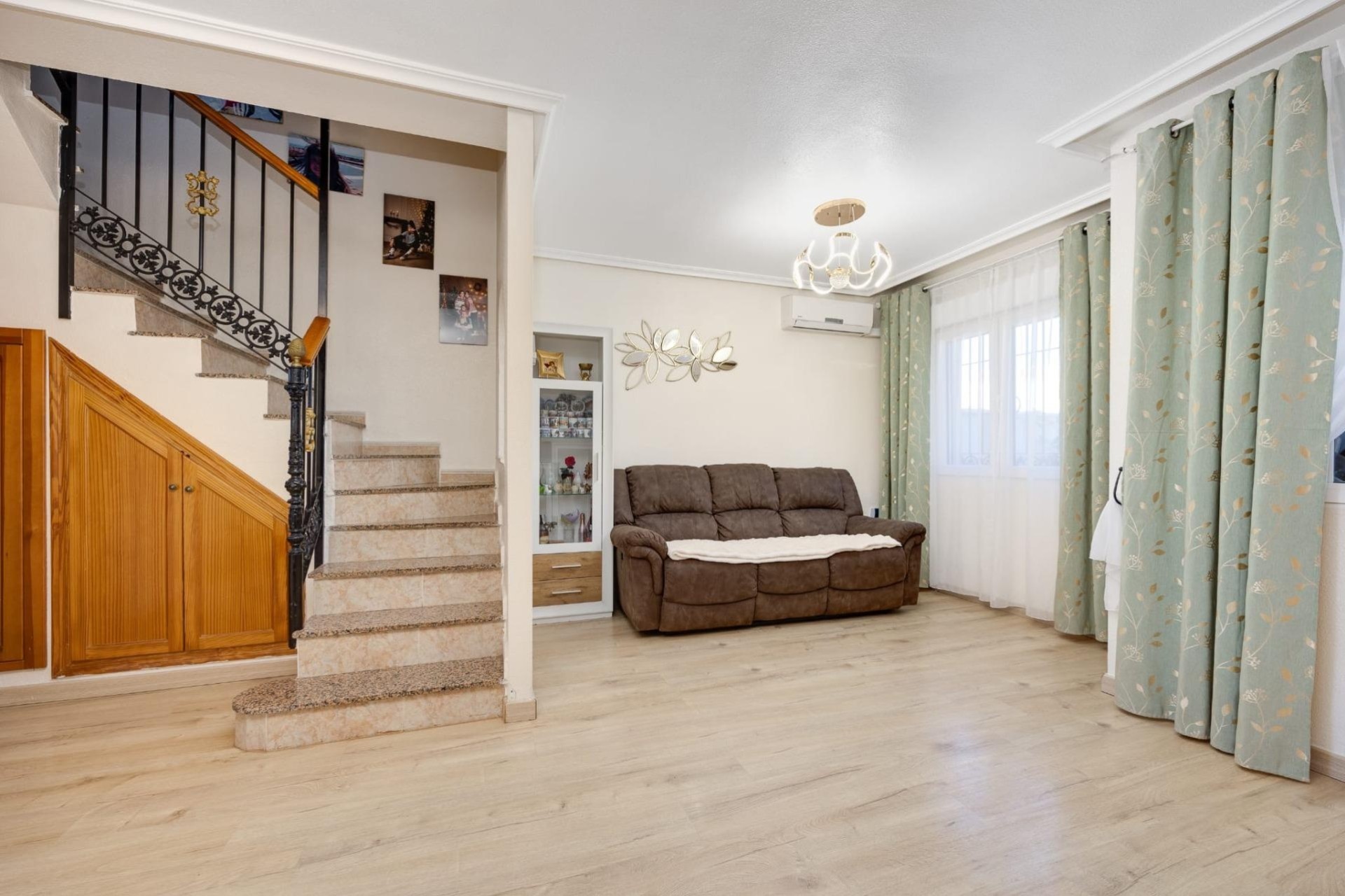 Sale - Town house -
Torrevieja - Aguas Nuevas