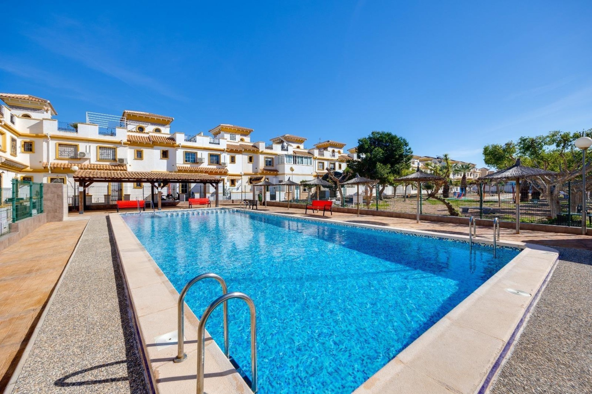 Sale - Town house -
Torrevieja - Aguas Nuevas