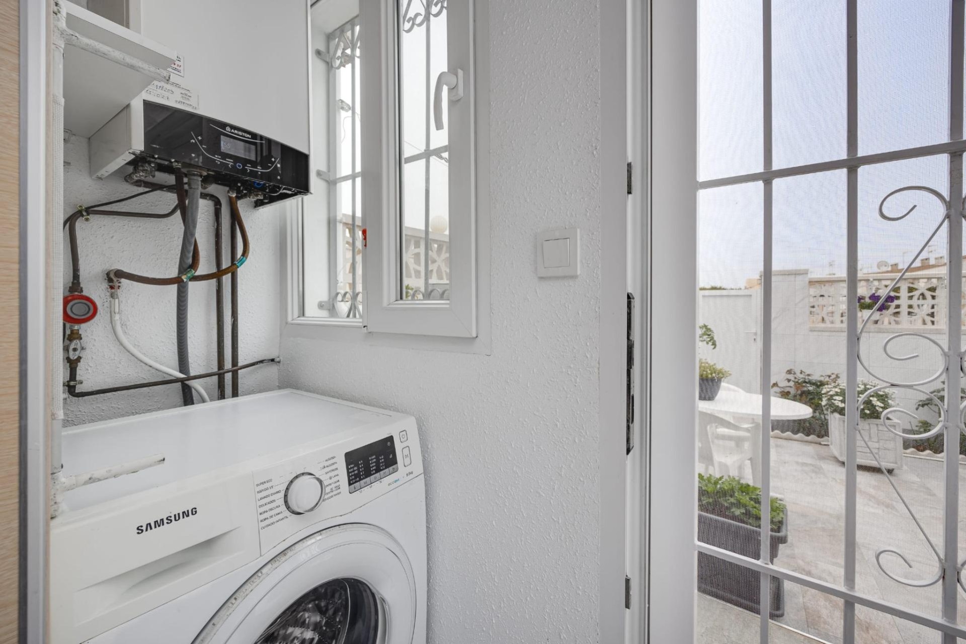 Sale - Town house -
Torrevieja - Calas blanca