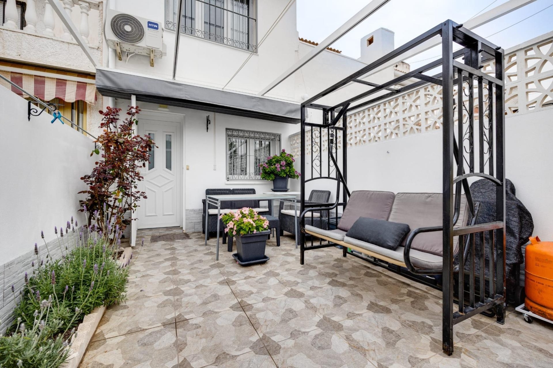 Sale - Town house -
Torrevieja - Calas blanca