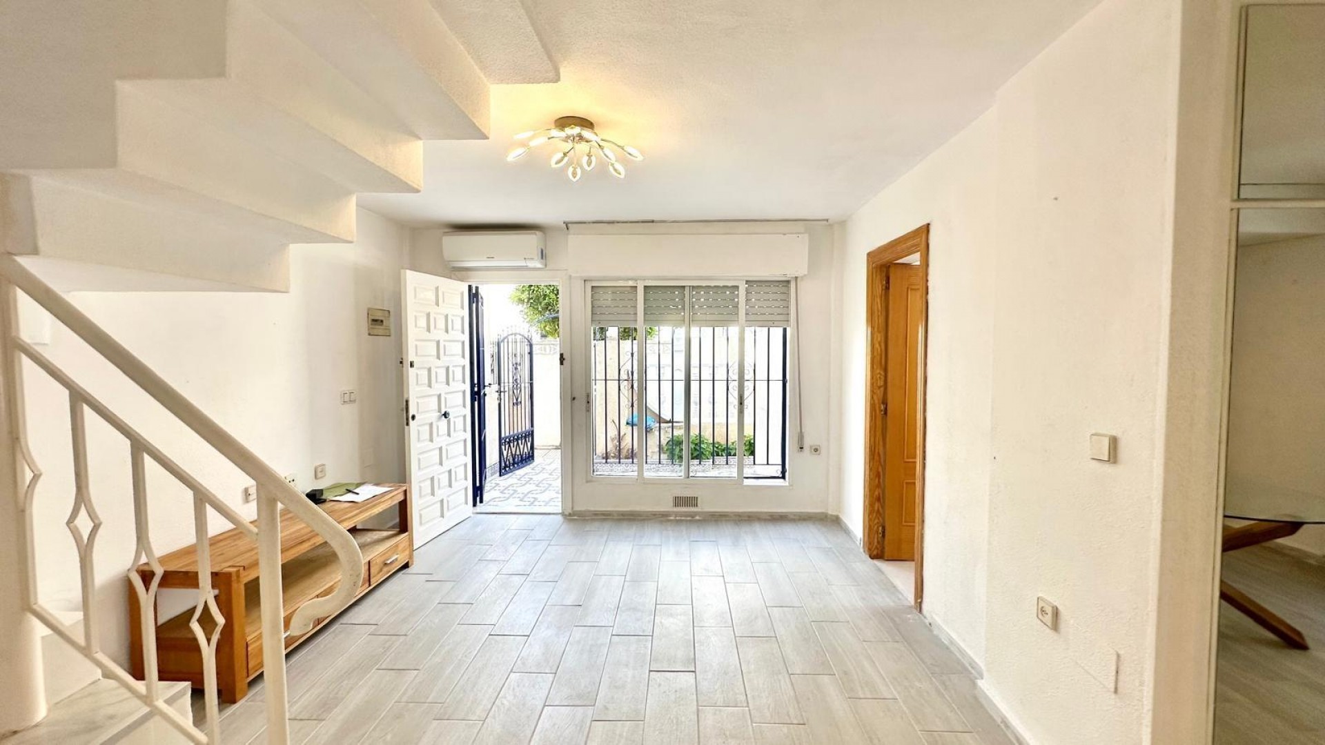 Sale - Town house -
Torrevieja - Carrefour