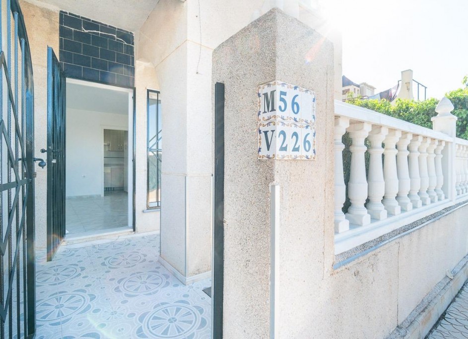 Sale - Town house -
Torrevieja - Carrefour