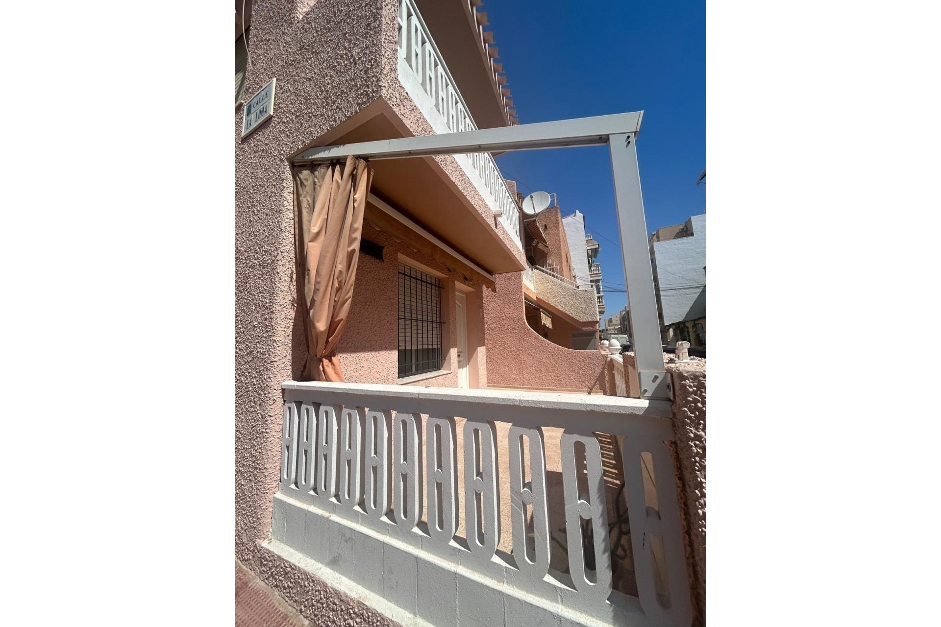 Sale - Town house -
Torrevieja - Center