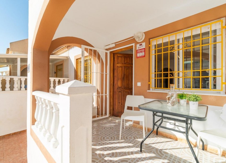Sale - Town house -
Torrevieja - El limonar