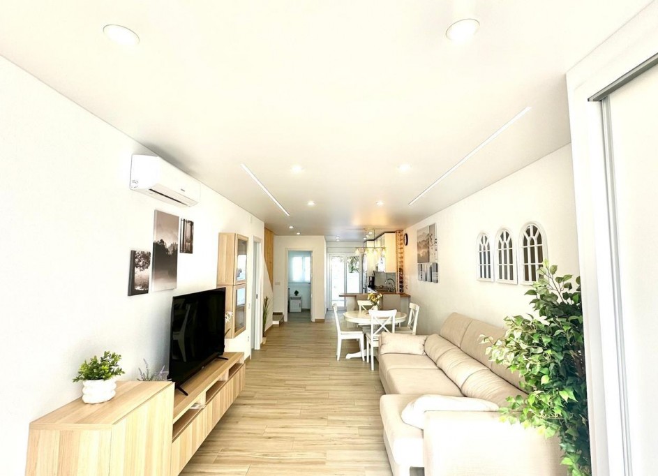 Sale - Town house -
Torrevieja - Estacion de autobuses