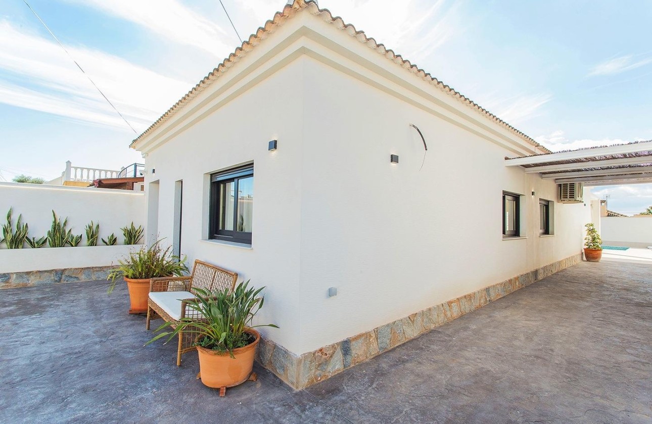 Sale - Town house -
Torrevieja - La Siesta