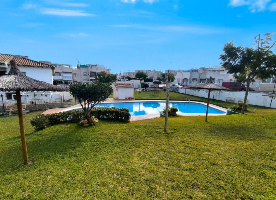 Sale - Town house -
Torrevieja - Lago jardin