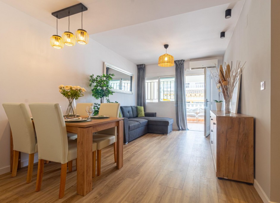 Sale - Town house -
Torrevieja - Los altos