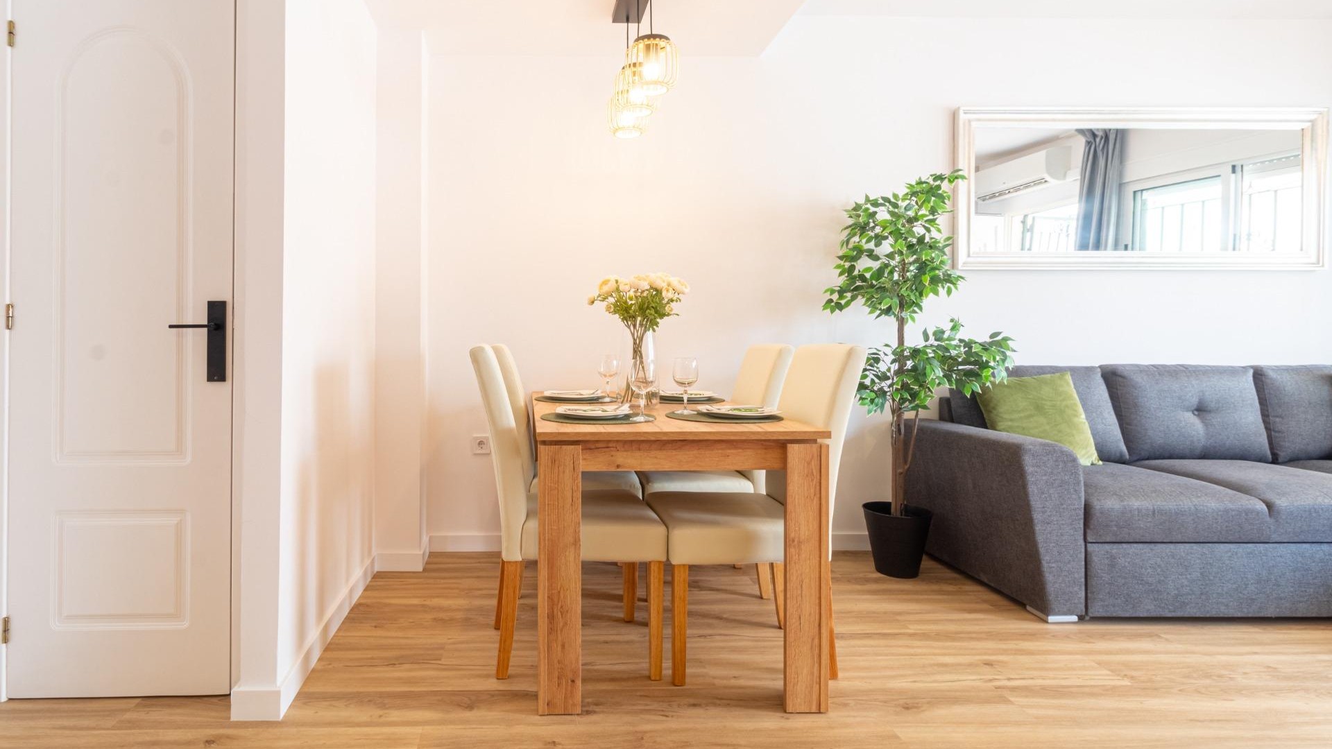 Sale - Town house -
Torrevieja - Los altos