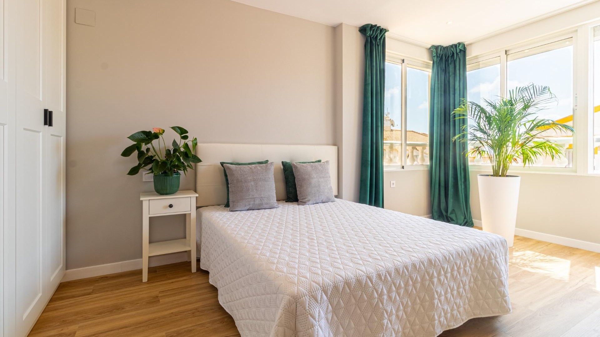 Sale - Town house -
Torrevieja - Los altos