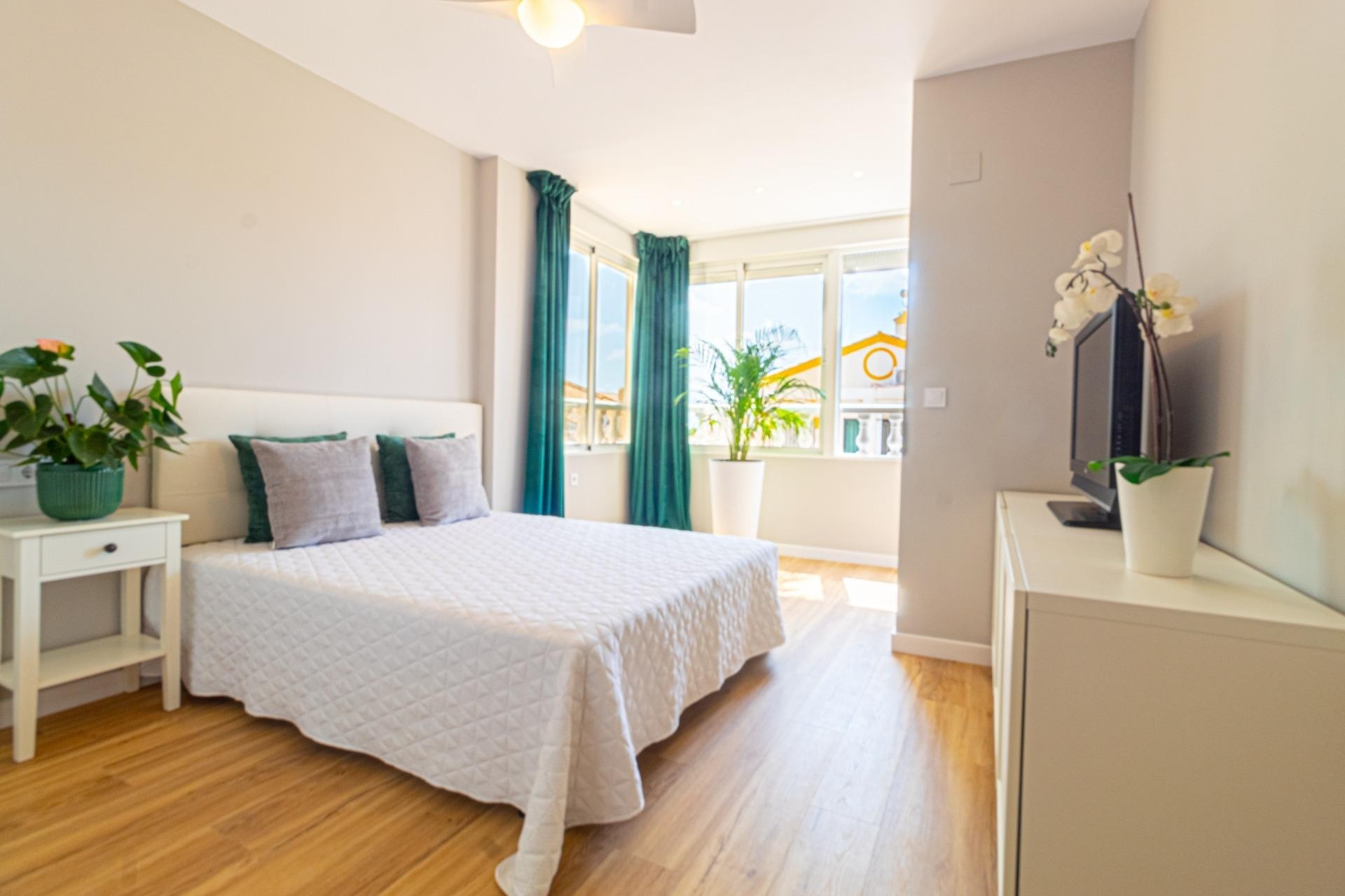 Sale - Town house -
Torrevieja - Los altos