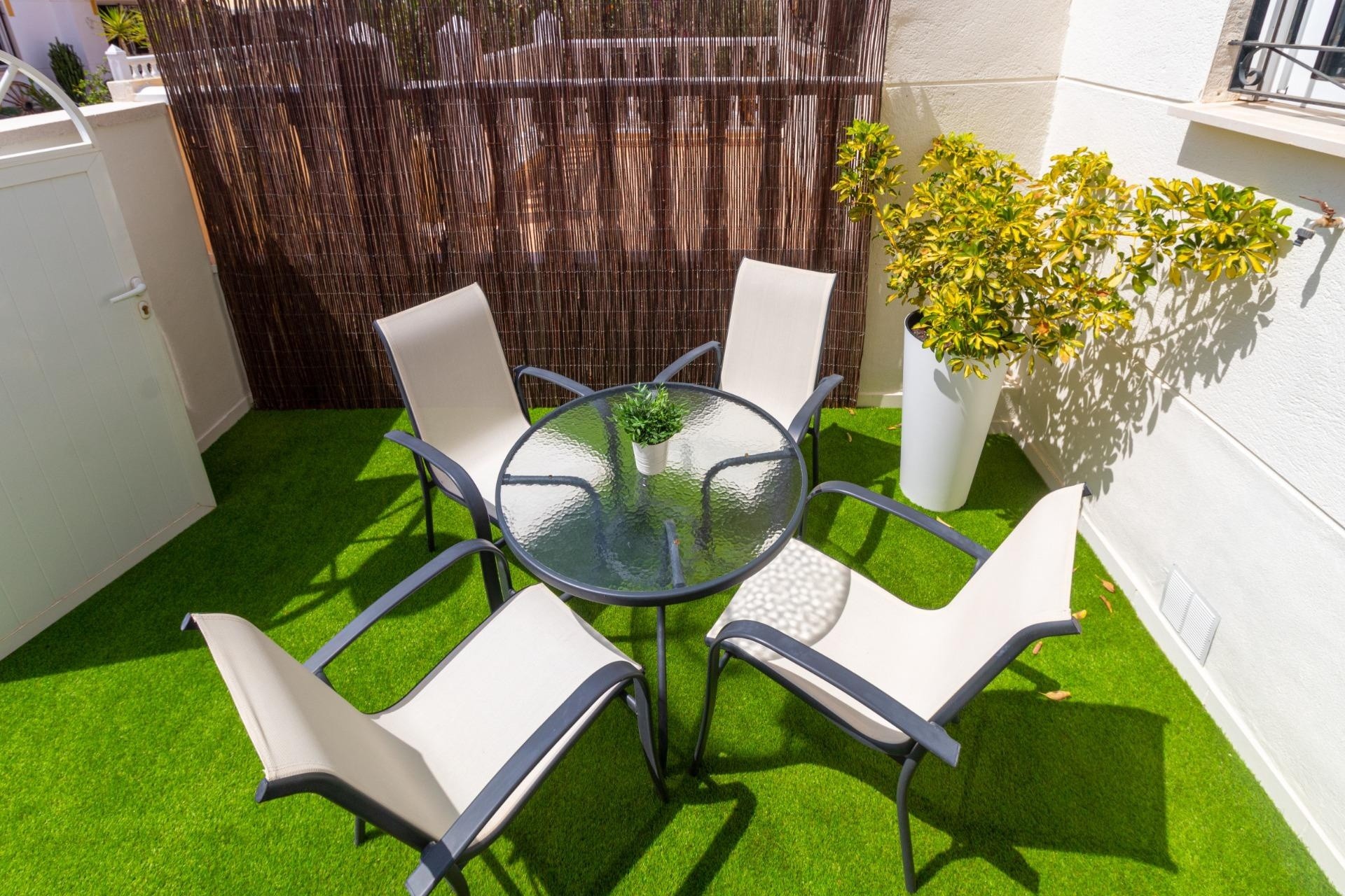 Sale - Town house -
Torrevieja - Los altos