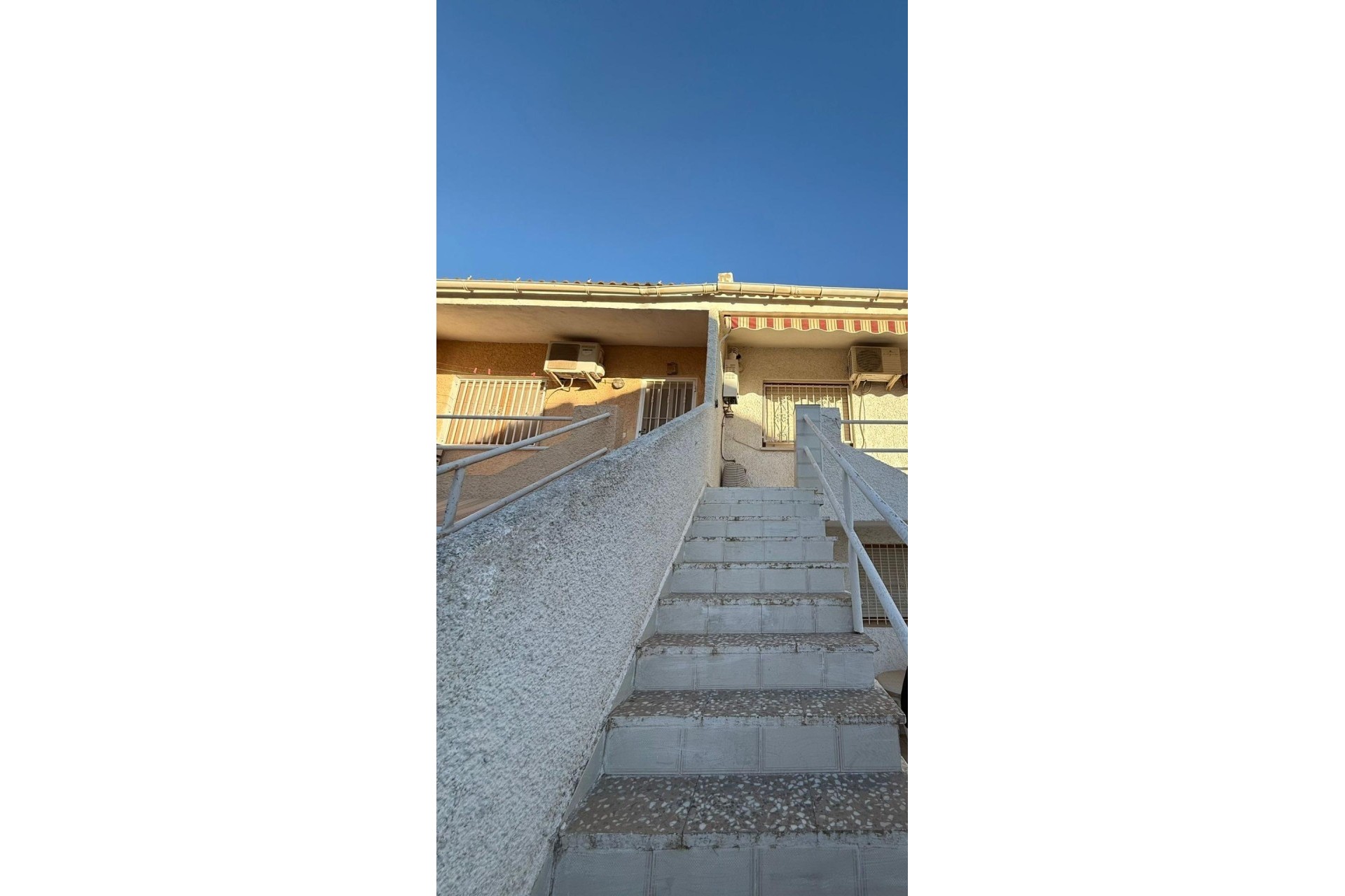 Sale - Town house -
Torrevieja - Los altos