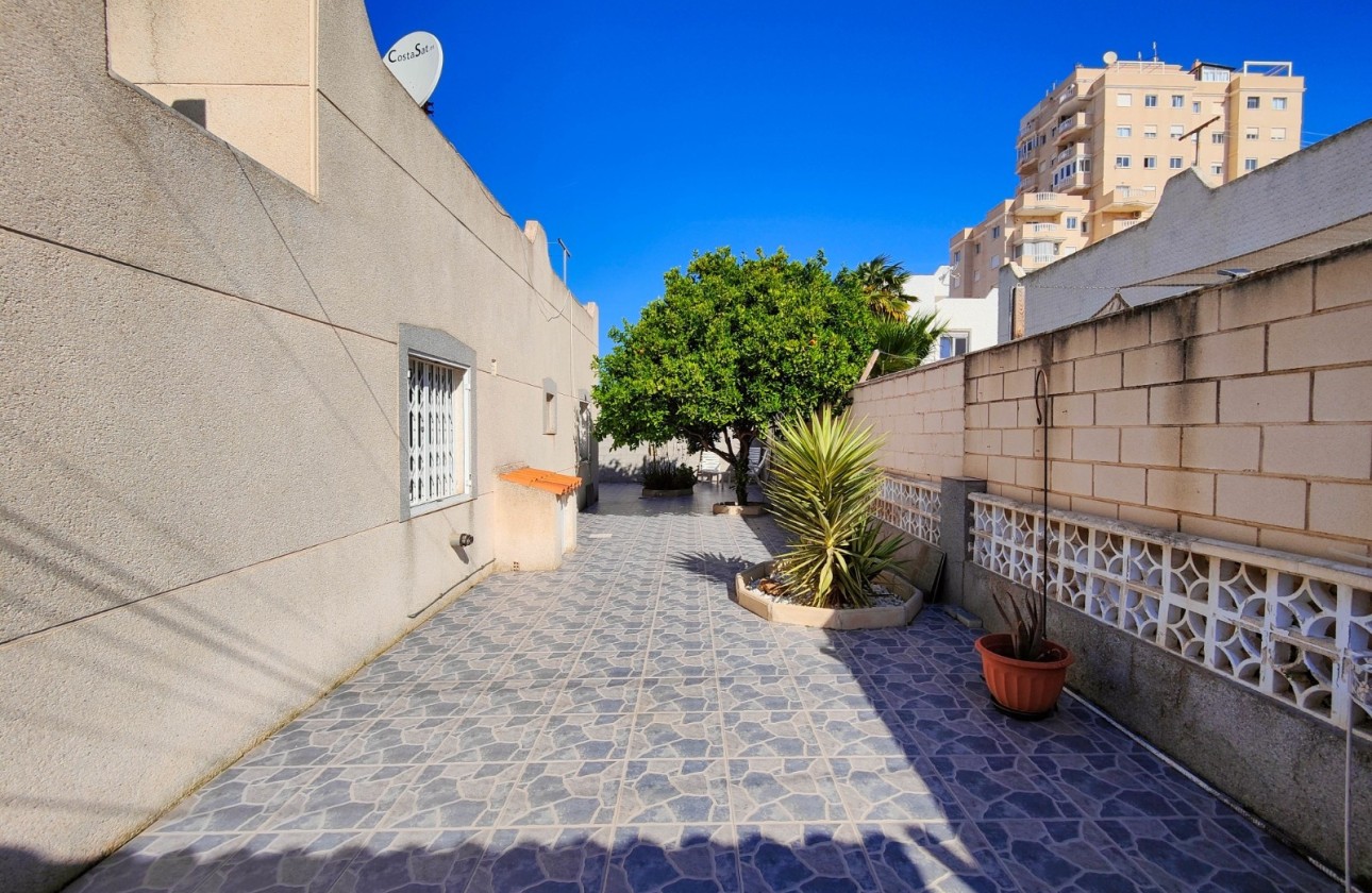 Sale - Town house -
Torrevieja - Nueva Torrevieja
