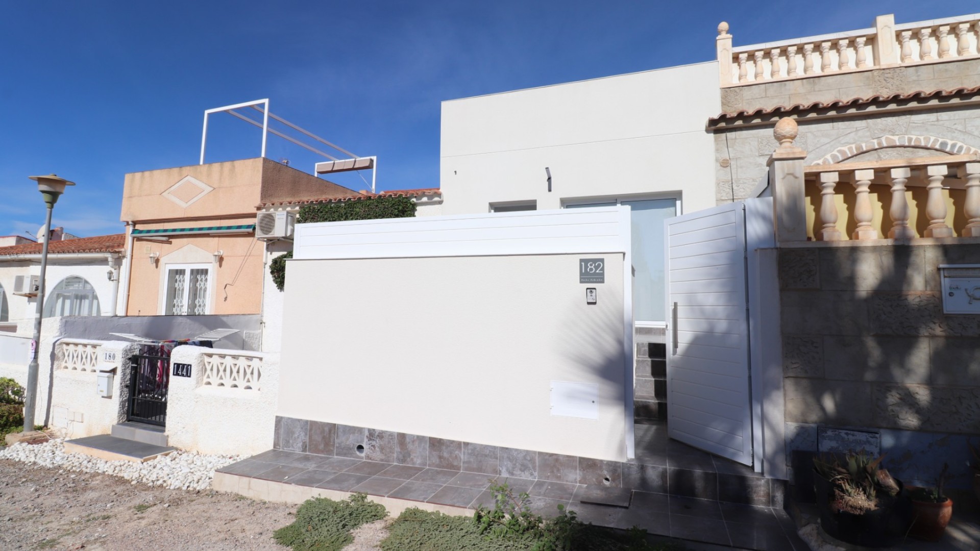 Sale - Town house -
Torrevieja - San Luis