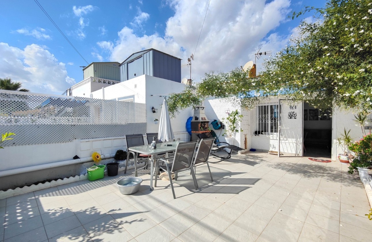 Sale - Town house -
Torrevieja - Torreta - Salado