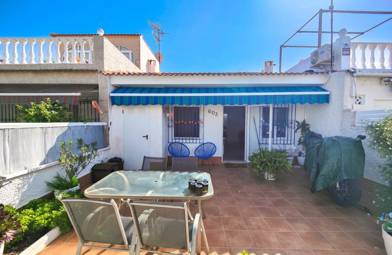 Sale - Town house -
Torrevieja - Torreta - Salado