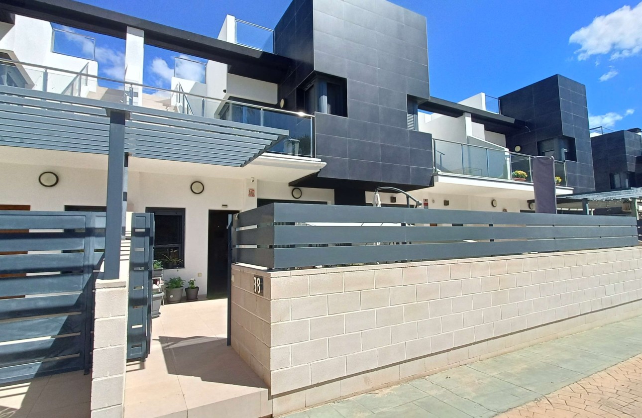 Sale - Town house -
Villamartín - El Manantial