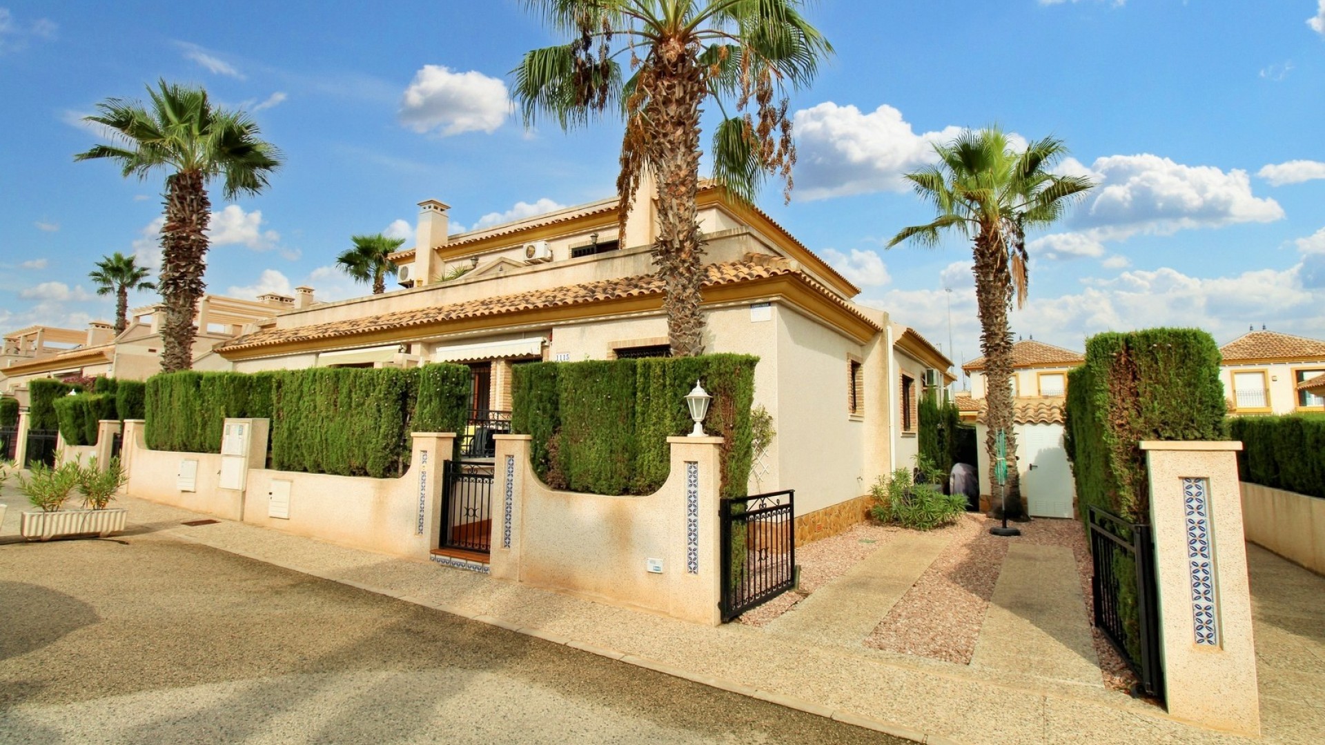 Sale - Town house -
Villamartín - PAU 8