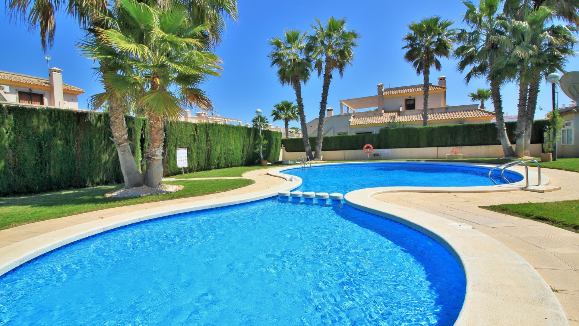 Sale - Town house -
Villamartín - PAU 8