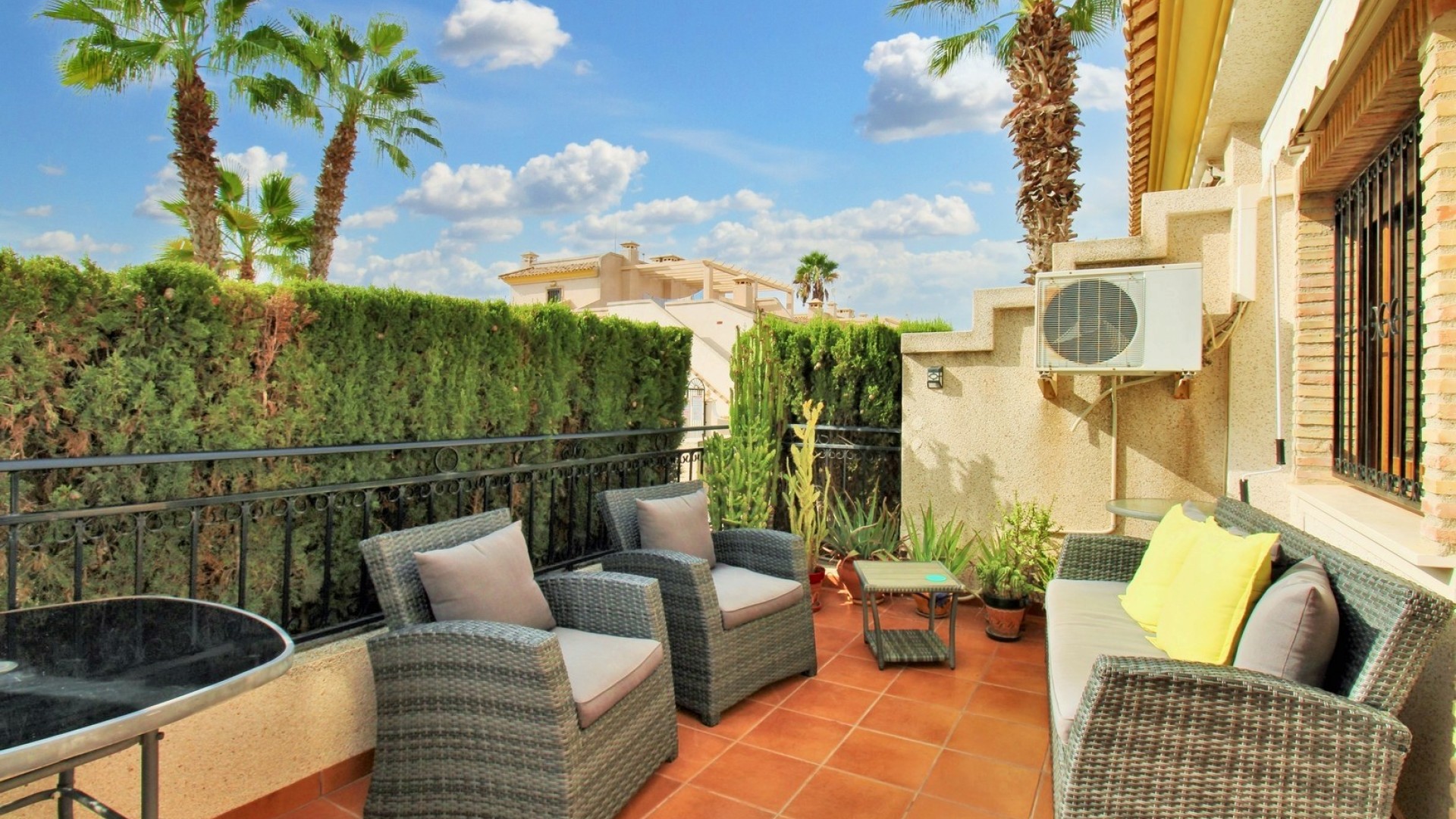 Sale - Town house -
Villamartín - PAU 8