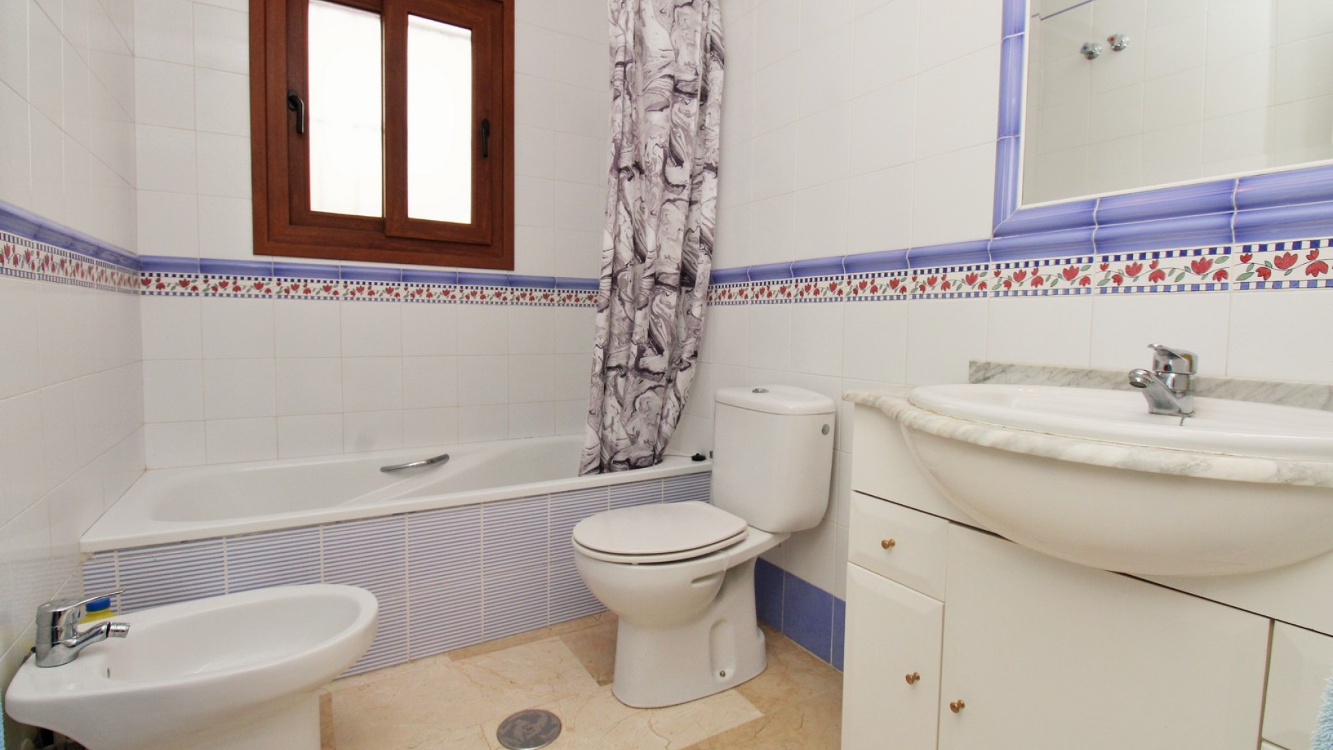 Sale - Town house -
Villamartín - PAU 8