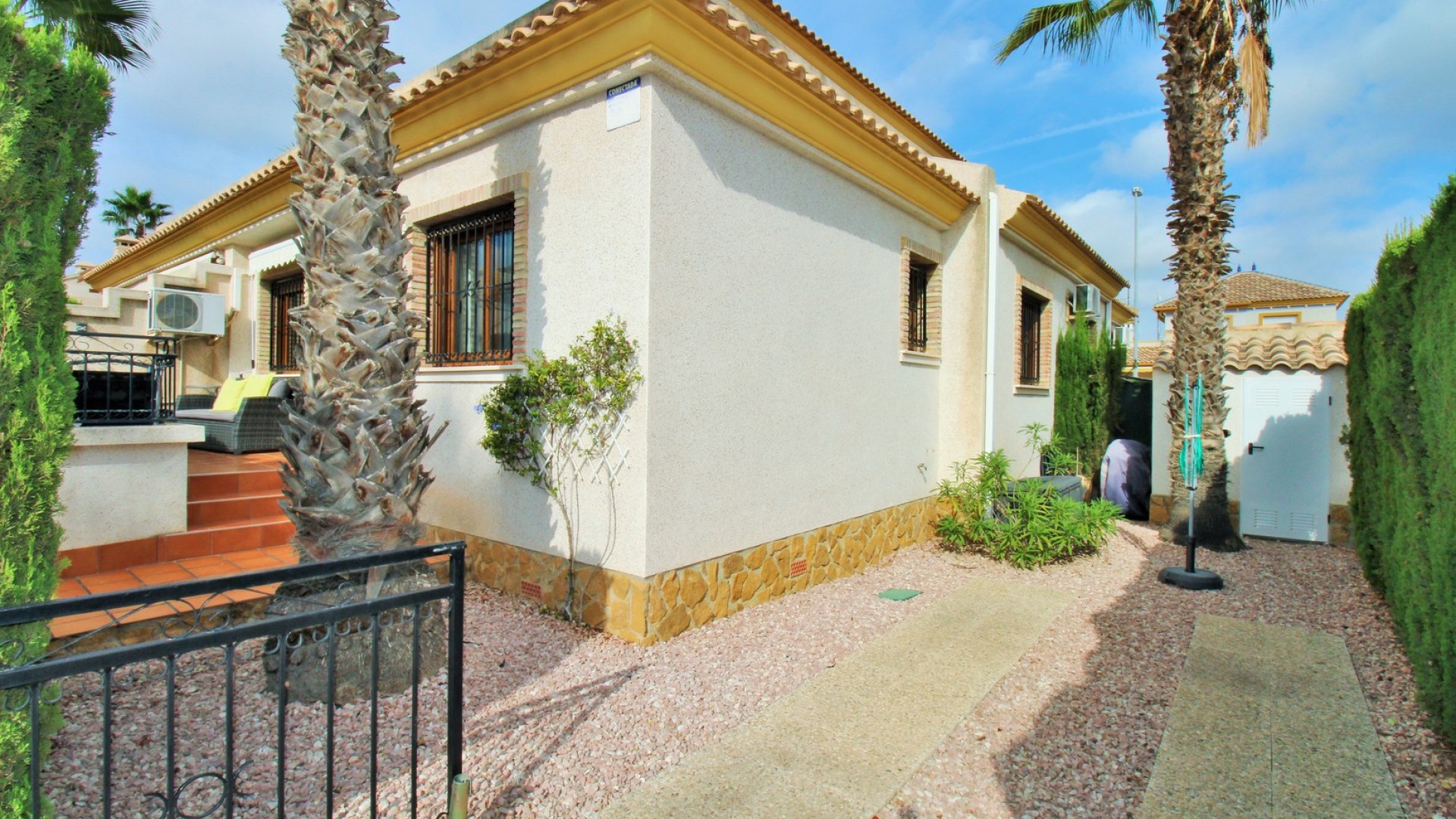 Sale - Town house -
Villamartín - PAU 8