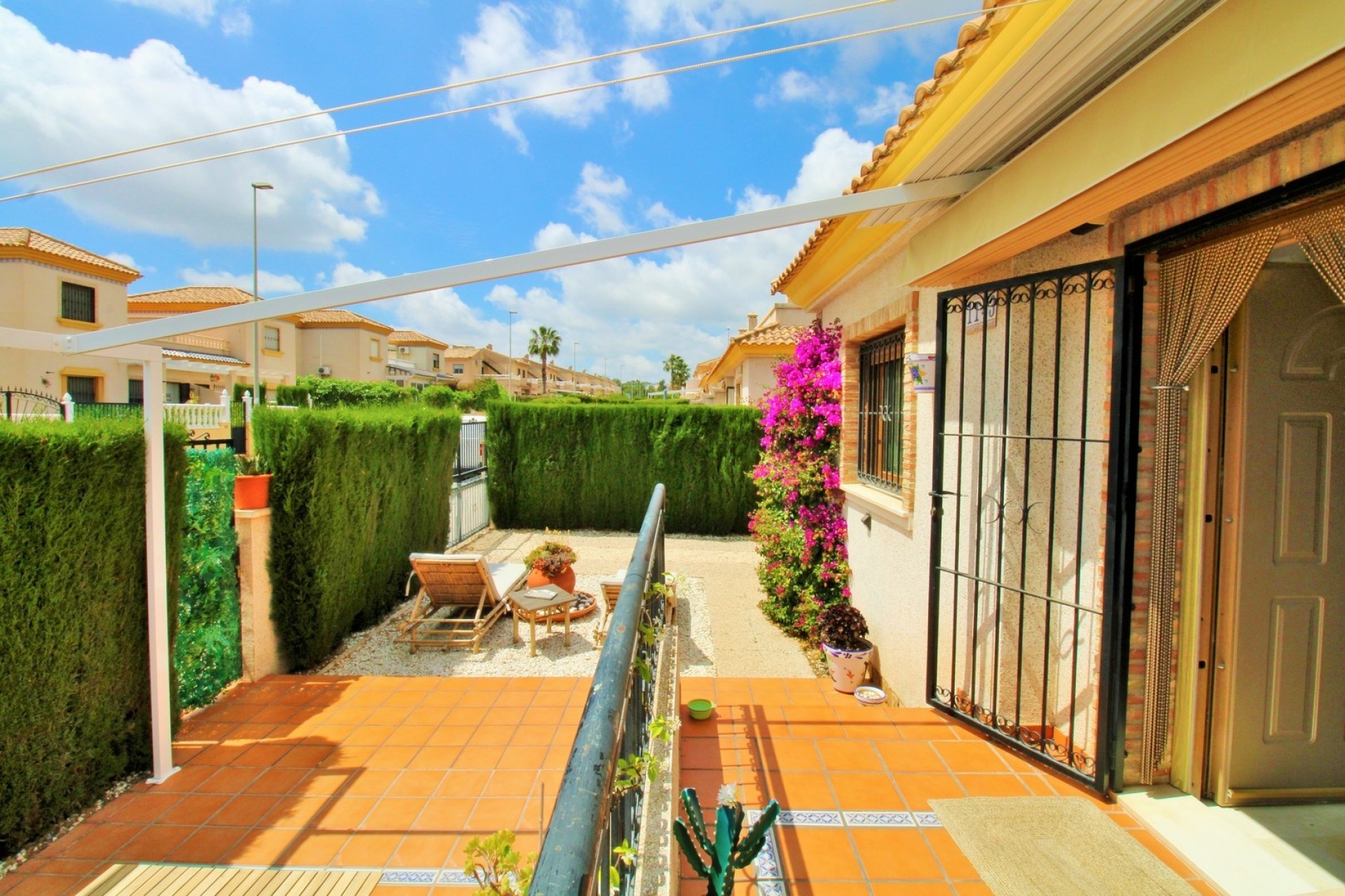 Sale - Town house -
Villamartín - PAU 8