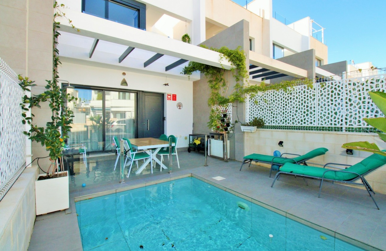 Sale - Town house -
Villamartín