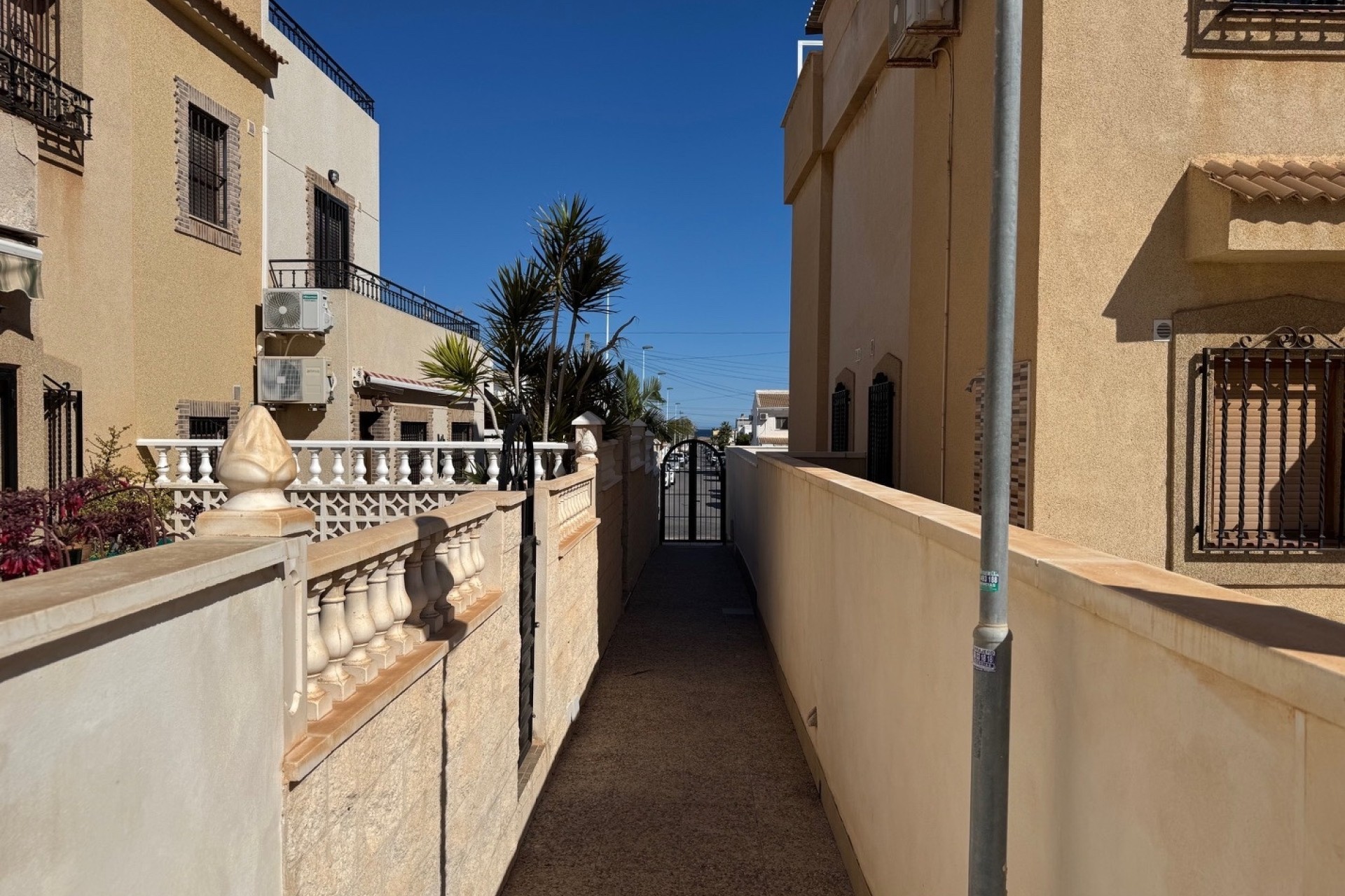 Sale - Townhouse -
Torrevieja - Los Frutales