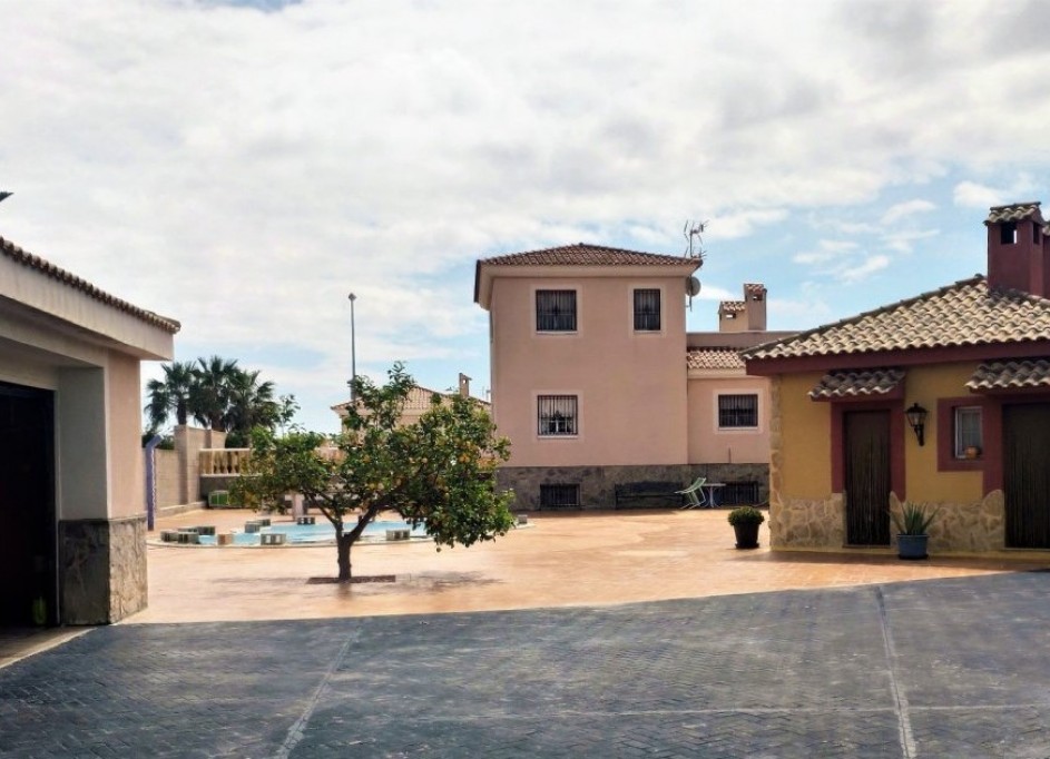 Sale - Villa -
Alicante
