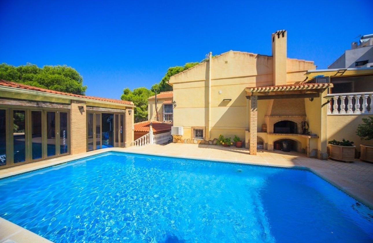 Sale - Villa -
Torrevieja - Los Balcones