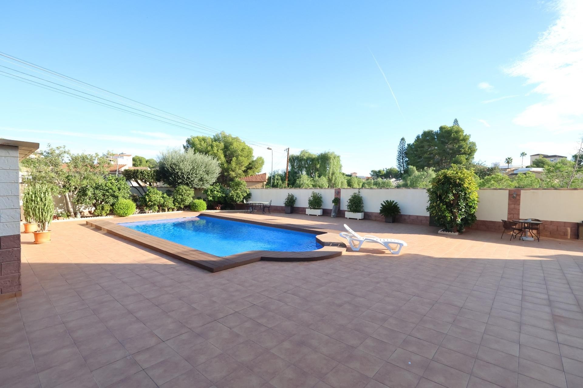 Sale - Villa -
Torrevieja - Los Balcones