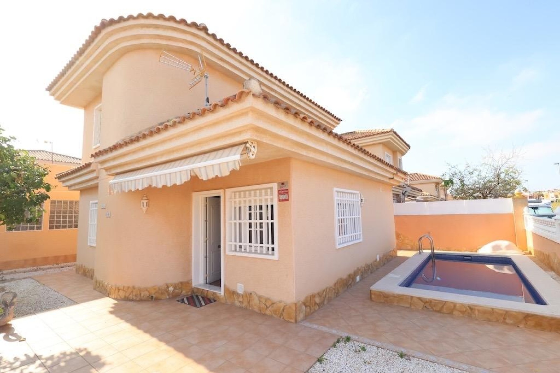 Sale - Villa -
Torrevieja - Los Balcones