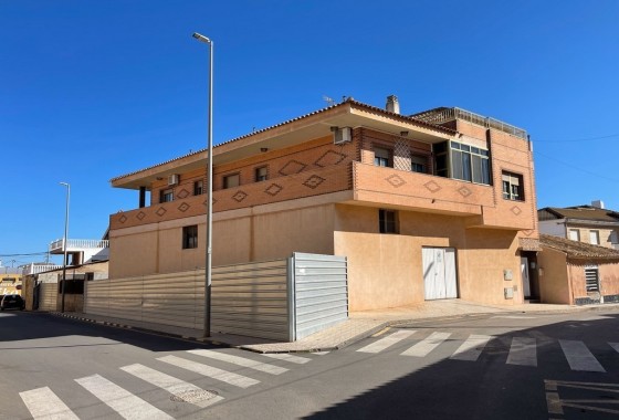 Semi Detached Villa - Resale - La Union -
                La Union