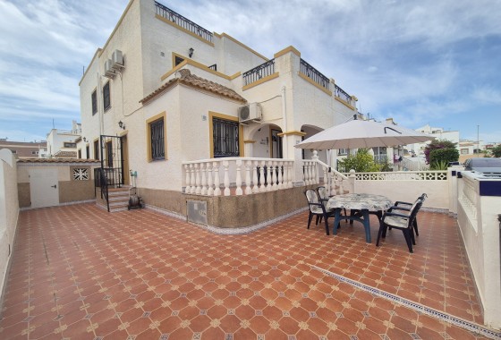 Semi Detached Villa - Resale - Los Altos -
                Los Altos