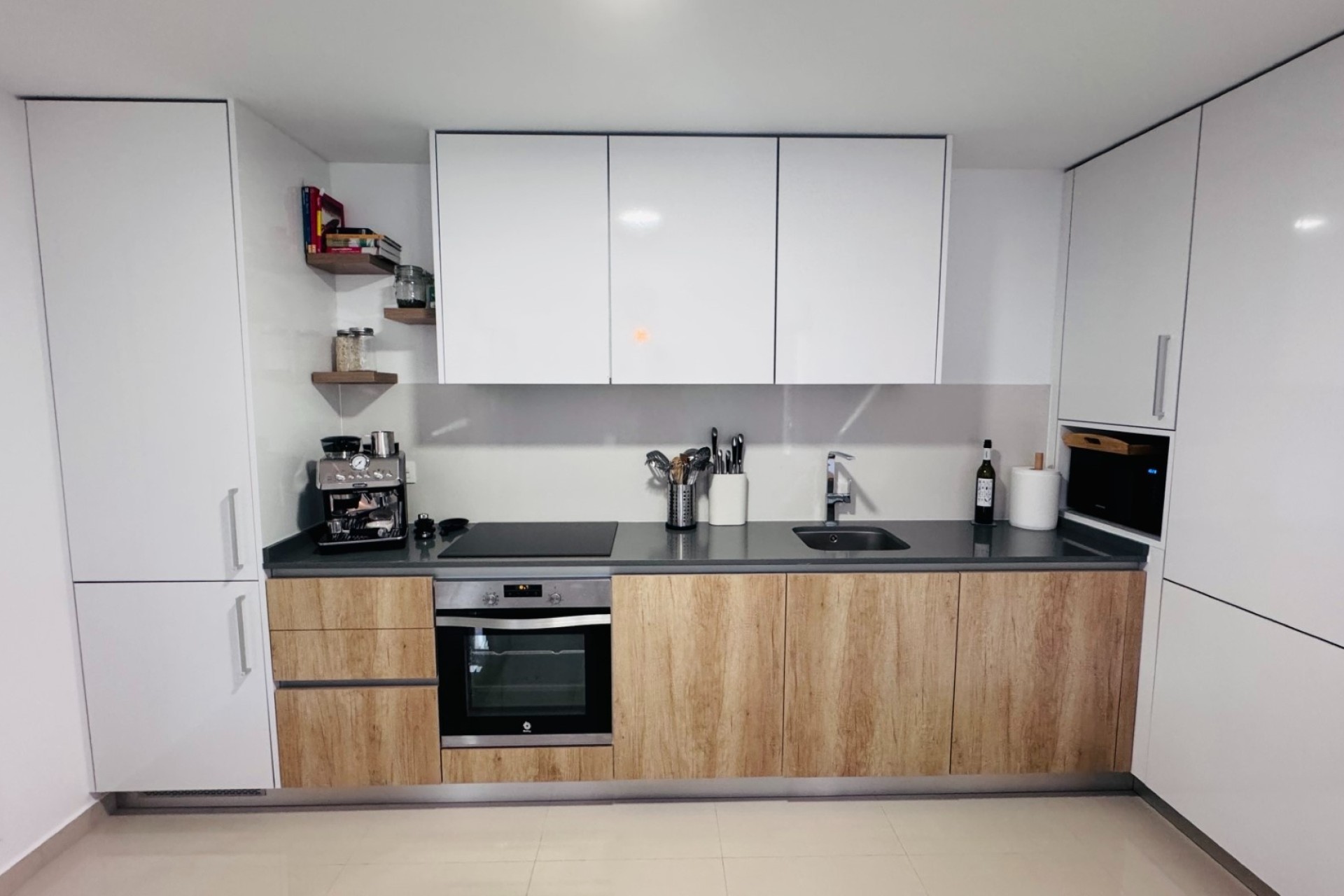 Sprzedaż - Apartament / Mieszkanie -
Algorfa