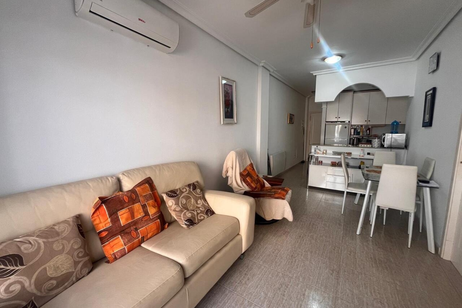 Sprzedaż - Apartament / Mieszkanie -
Almoradí