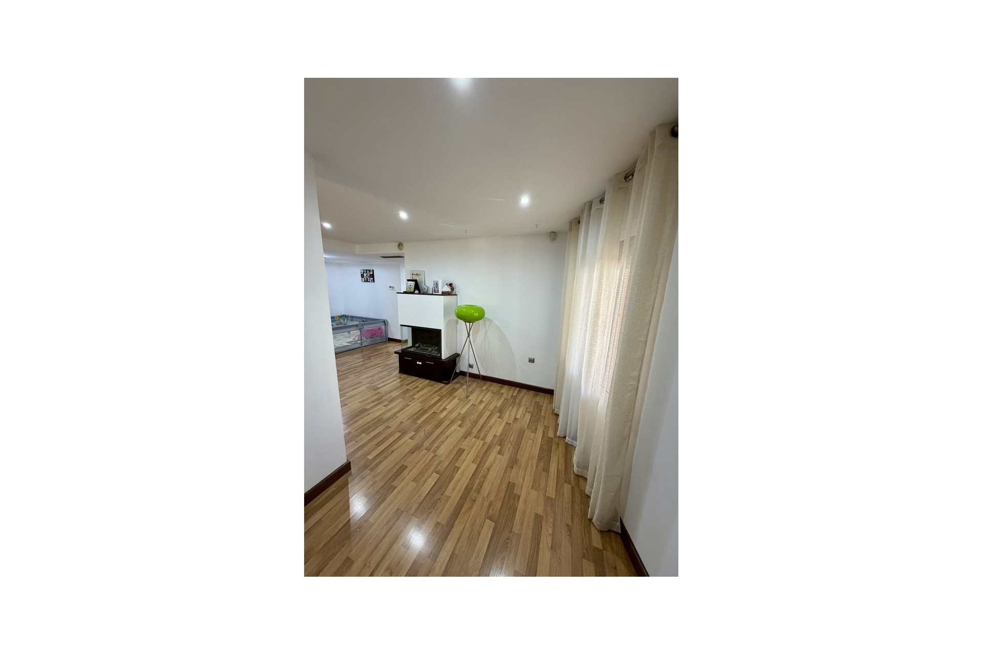 Sprzedaż - Apartament / Mieszkanie -
Benferri - Inland