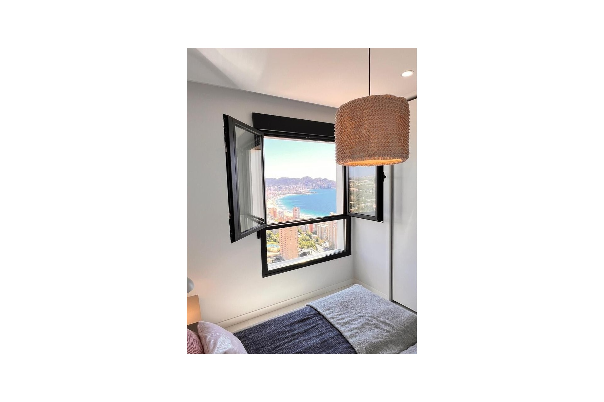 Sprzedaż - Apartament / Mieszkanie -
Benidorm - Playa de Poniente