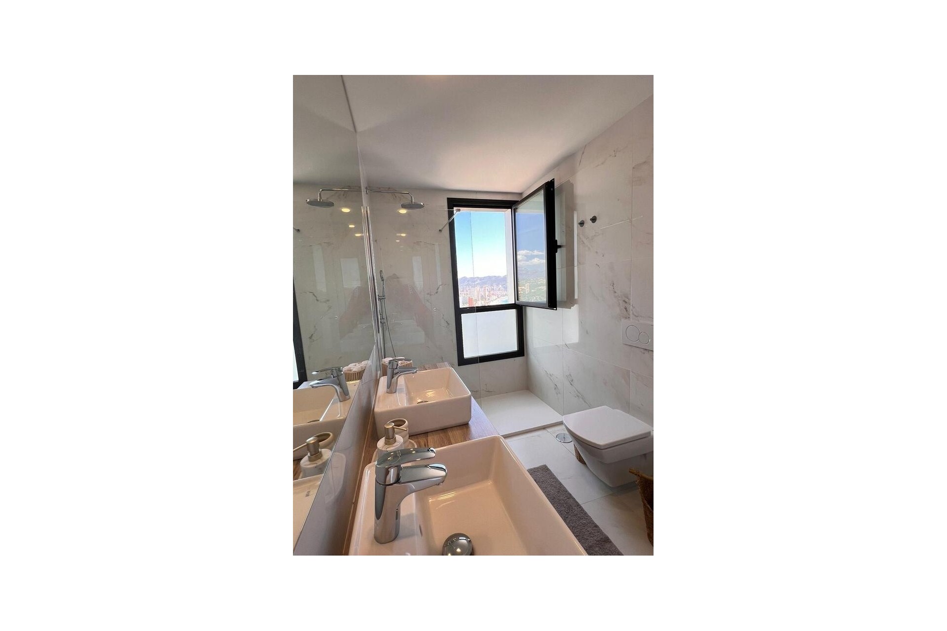 Sprzedaż - Apartament / Mieszkanie -
Benidorm - Playa de Poniente