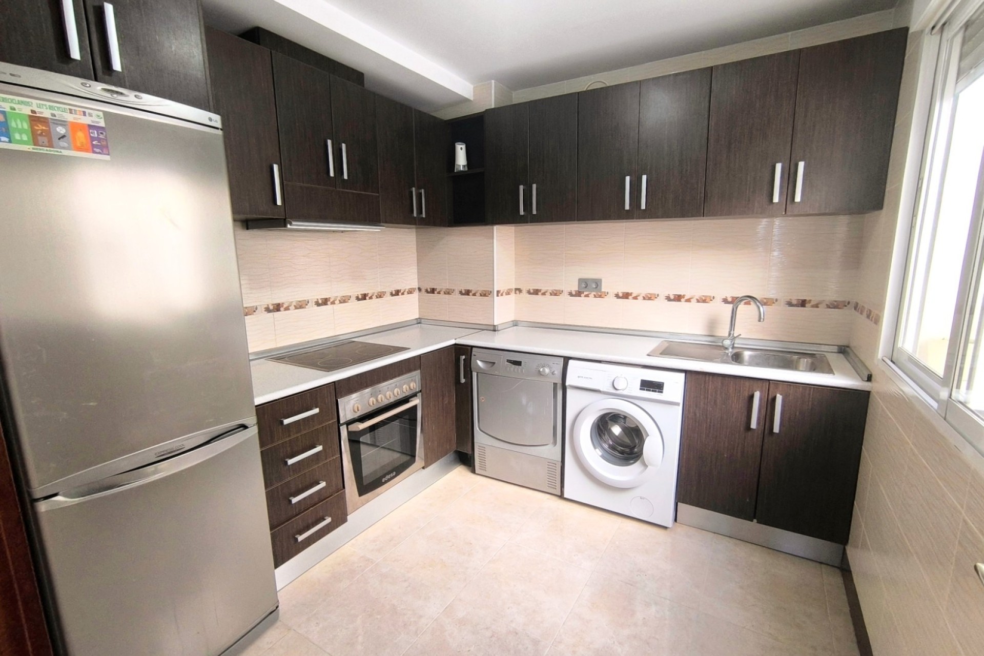 Sprzedaż - Apartament / Mieszkanie -
Benijofar