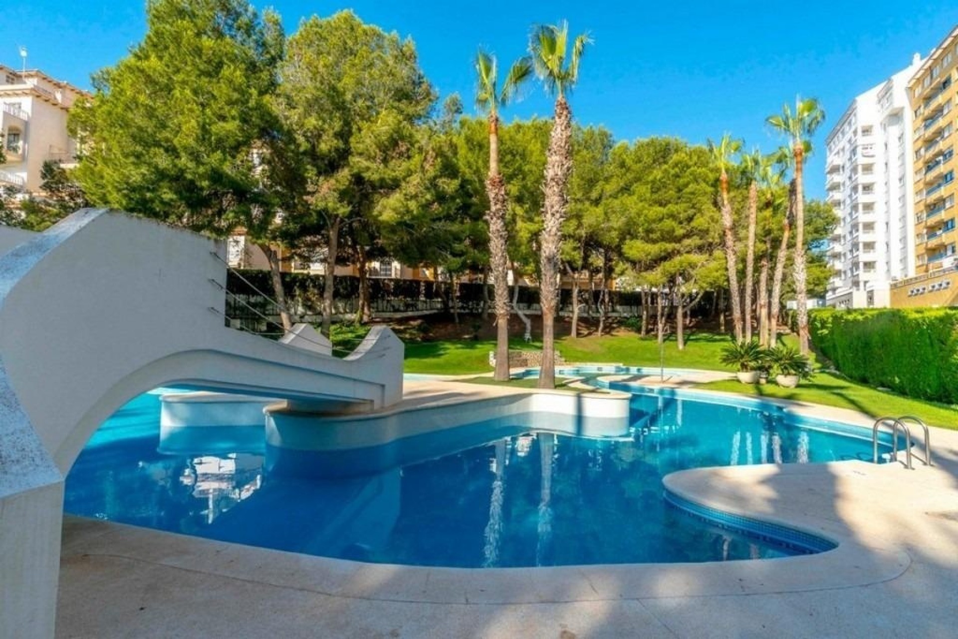 Sprzedaż - Apartament / Mieszkanie -
Dehesa de Campoamor - Altos de campoamor