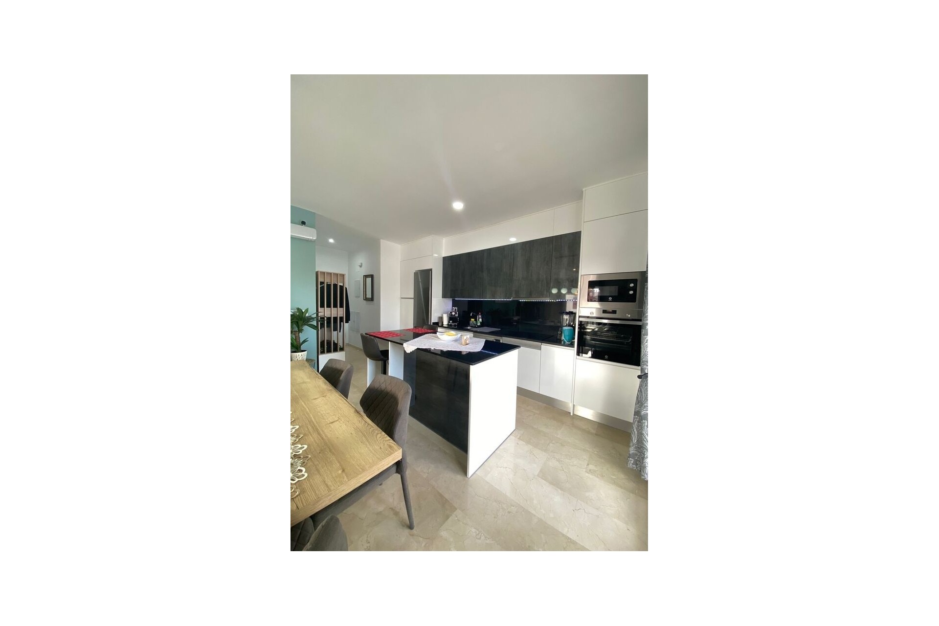 Sprzedaż - Apartament / Mieszkanie -
Dehesa de Campoamor - Las Filipinas
