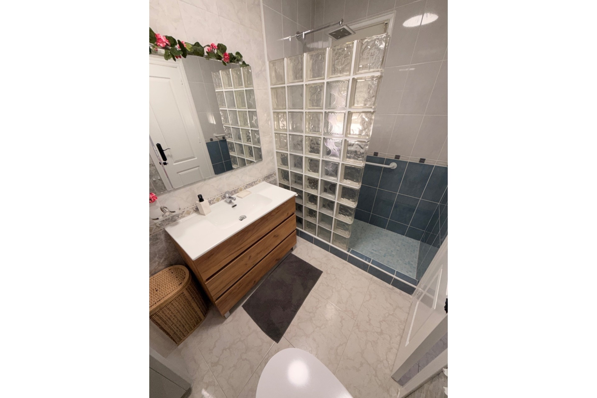 Sprzedaż - Apartament / Mieszkanie -
Dona Pepa